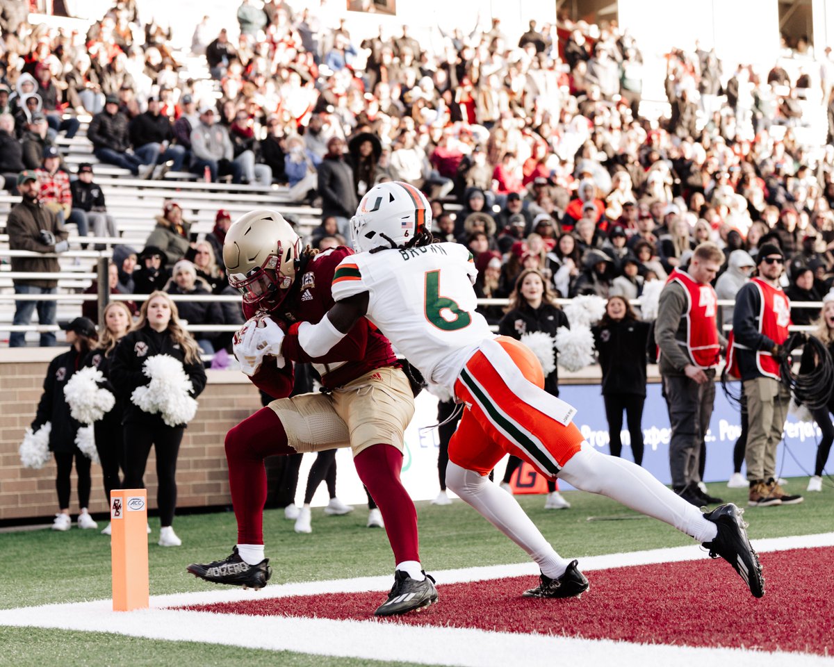 BCFootball's tweet photo. Breakout ⭐️: Lewis Bond

• 48 catches, 611 yards, 7 TDs
• One of six ACC receivers to surpass 45/600/7 this season.
• Seventh season of 45/600/7 by a BC receiver since 1996. https://t.co/FhdT4oWPGs