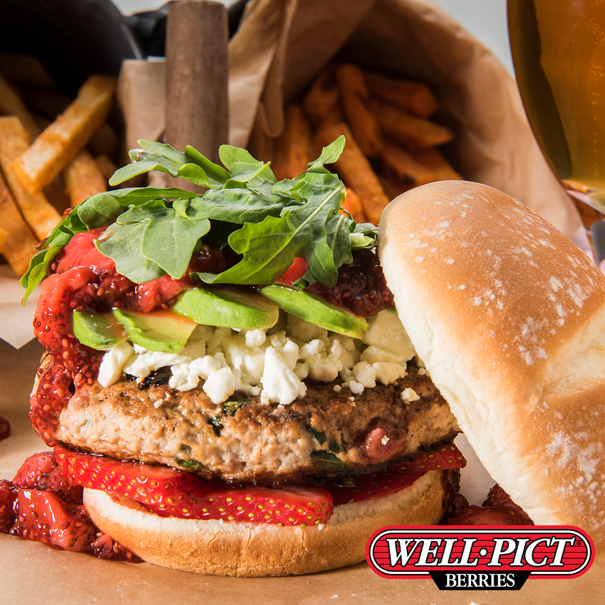 wellpictberries's tweet photo. The perfect holiday get together meal that the whole family will love. Check out our recipe on our website and give it a try! 🍔🍓

#WellPictBerries #WellPict #Berries #RoastedStrawberryChickenBurger #Burger #WellPictRecipe #Recipe https://t.co/er5qx7B6hU