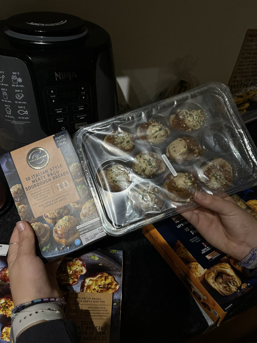 steveansell's tweet photo. @marksandspencer Hi, I know times are tough for all of us, but you seem to be taking it a bit far here!! Bought from Western Road, Brighton. Any idea what has happened please? https://t.co/D4OX6V30k0