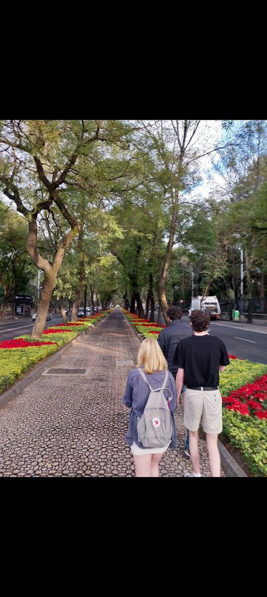 Lá spraoi san ardchathair (Mheicsiceánach)

Fine day out in Mexico City 🇲🇽