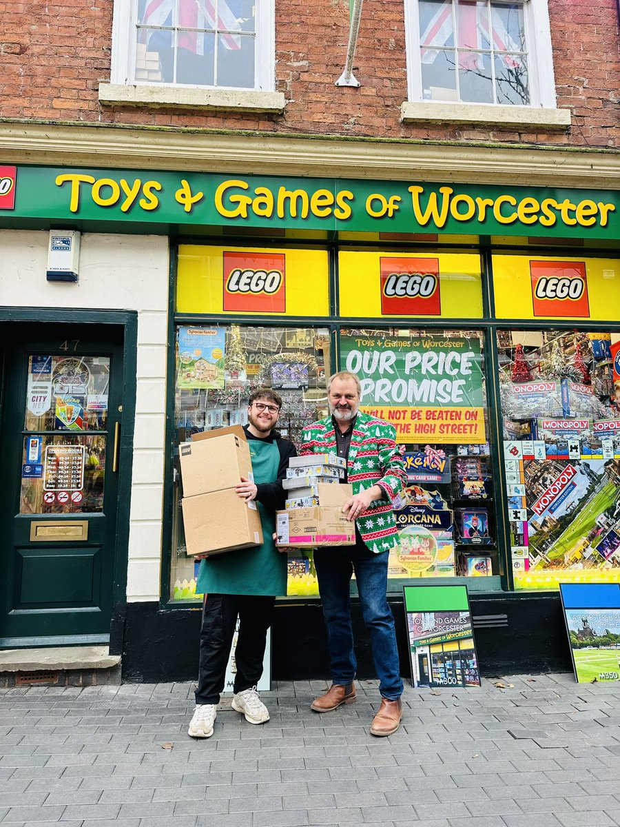 Thank you Toyshops of Worcester for supporting @ONEltd_Media in our biggest children’s Toy collection #SalvationArmy #GivingHopeToday for families struggling this Christmas 🎄it will make a real difference and bring joy for so many @TOYTOWN_UK @Entertainer @thevideodrome