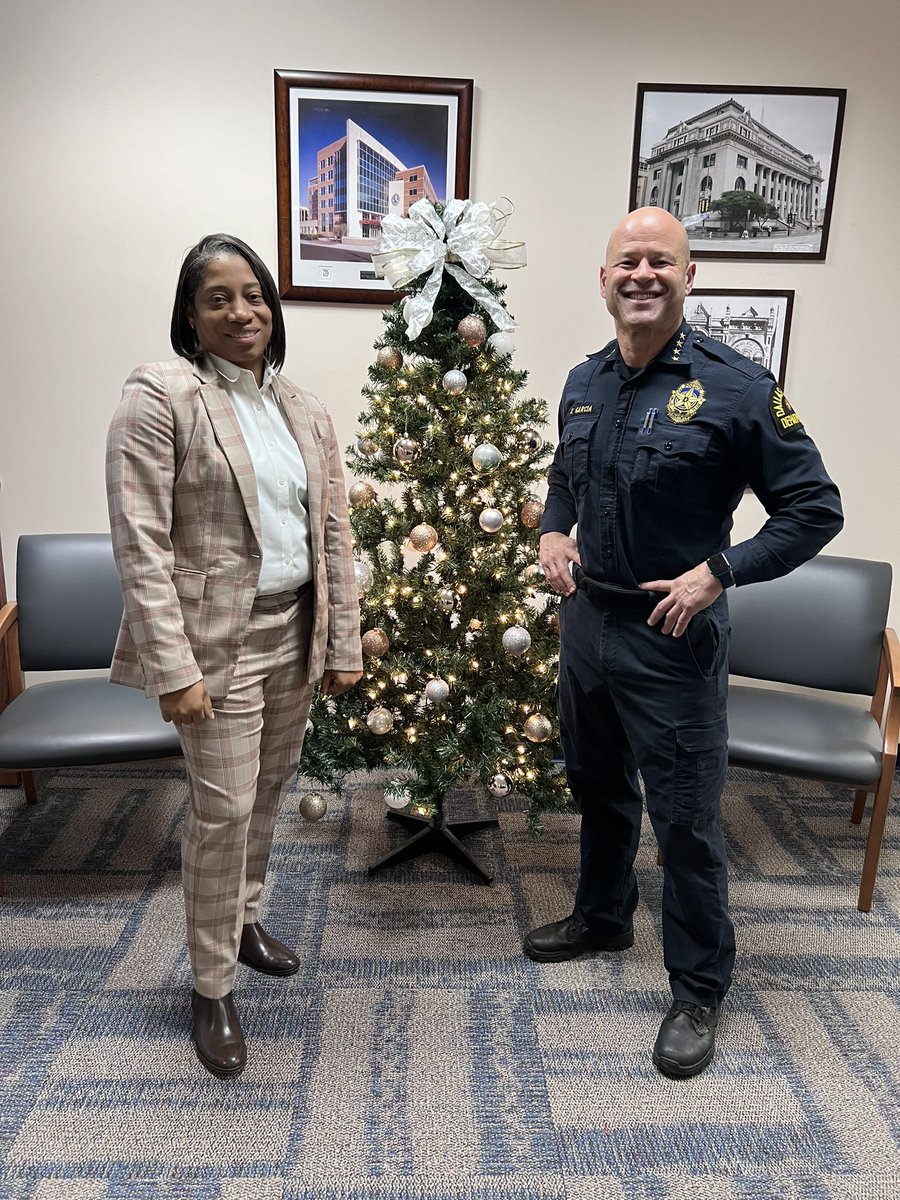 DPDChiefGarcia's tweet image. Fantastic time hosting Deputy Chief Prenzinna Spann from the Atlanta police department, currently in @MjrCitiesChiefs PELI program. We had a busy few days, and learned a great deal from one another. Incredibly bright future is ahead, @Atlanta_Police is very fortunate to have her!