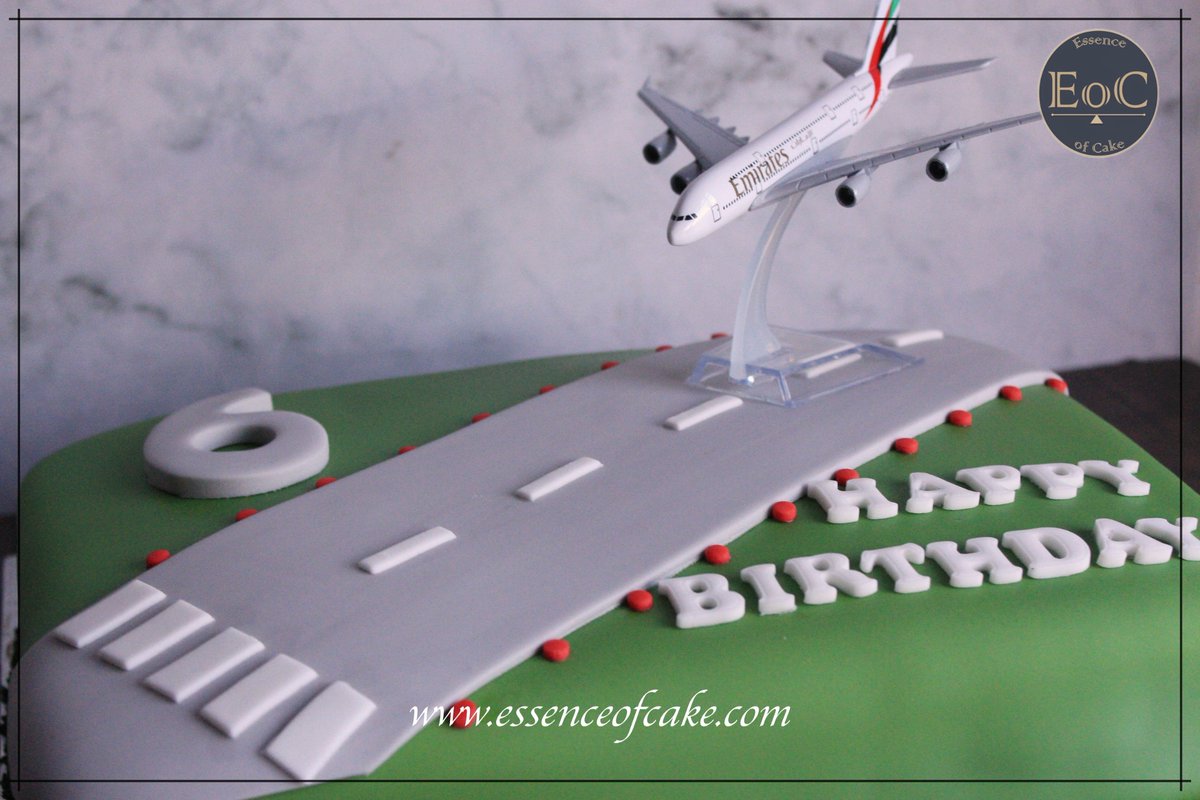 A cake for a plane mad 6 year old! We love what you guys come up with to challenge or cake and model making abilities! What would you put on your dream cake?
.

#cake  #celebrate #foodie #bniselondon #bninetworking