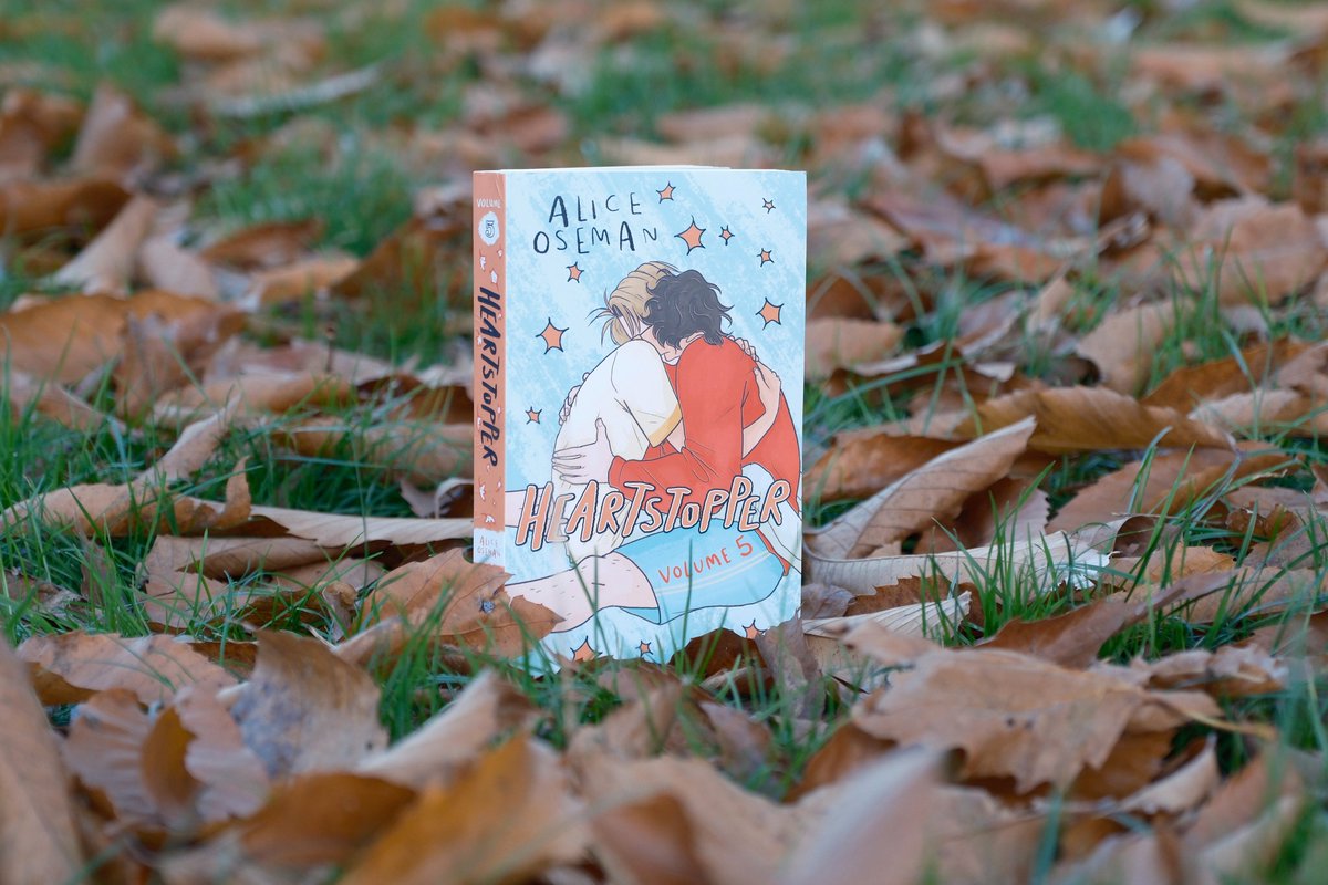 Congratulations to @AliceOseman, who has officially set a record with Heartstopper Volume 5, now the UK's fastest-selling graphic novel, with 60,012 copies sold within the first three days since its December 7 release! 🍂 theguardian.com/books/2023/dec…