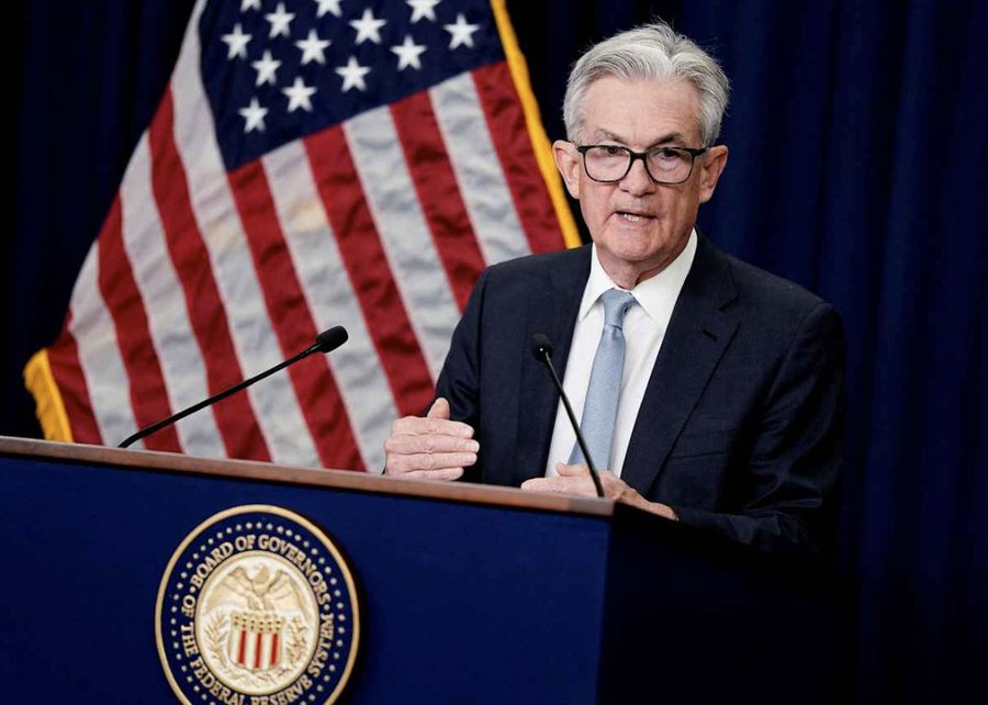 【FOMC声明文　全文翻訳】

・政策金利は5.25～5.50％で据え置き！

最近の指標は、経済活動の伸びが第3四半期の力強いペースから鈍化したことを示唆している。
雇用の増加は年初から緩やかになったが、依然力強く、失業率は低水準を維持している。