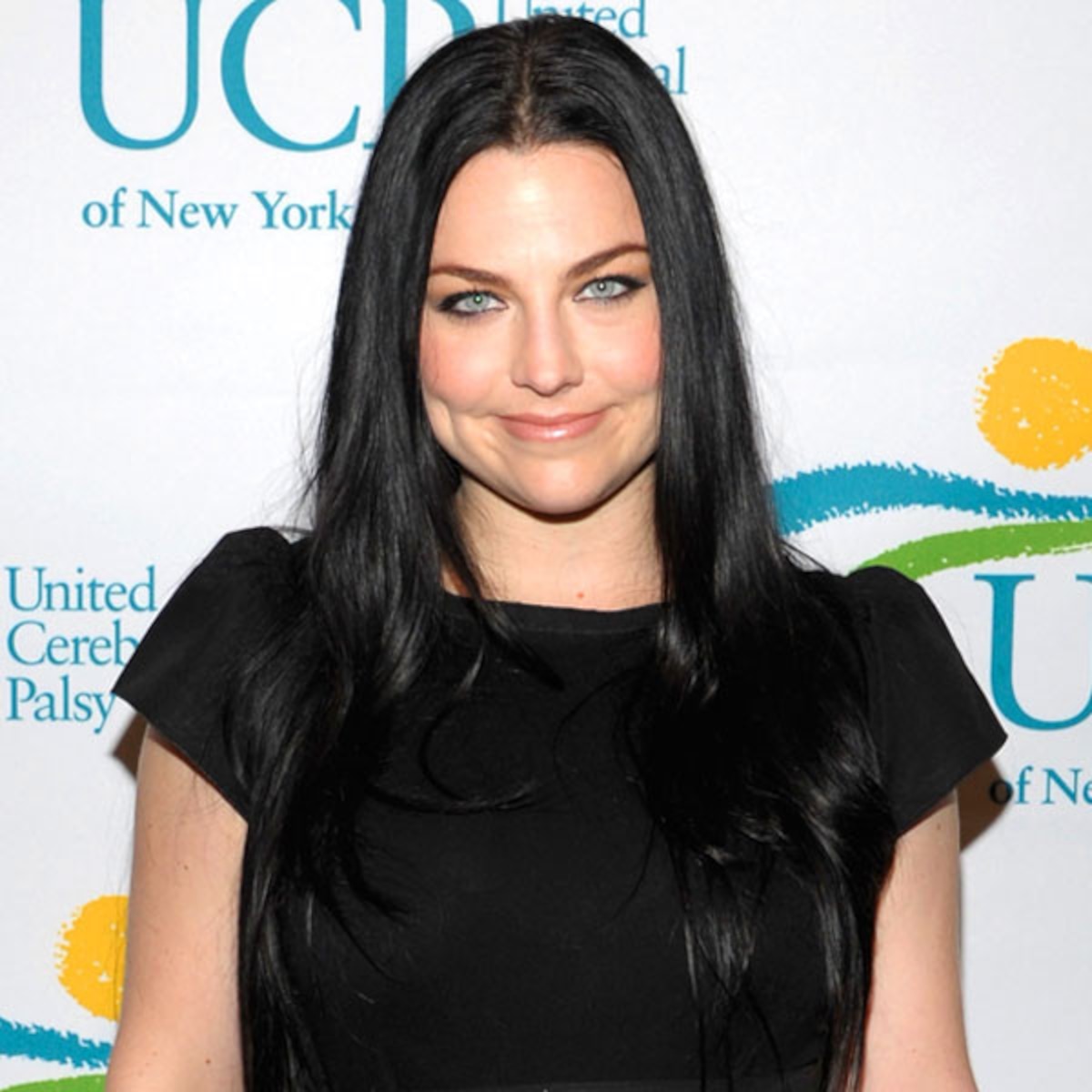 LegendLittleMac's tweet photo. Happy Birthday to my favorite singer from the rock band Evanescence, Amy Lee! #Evanescence #evanescencefan #evanescencefans #evanescenceforlife #evanescenceforever #AmyLee #amyleefan #amyleefans #amyleeevanescence https://t.co/yejBmjiEri