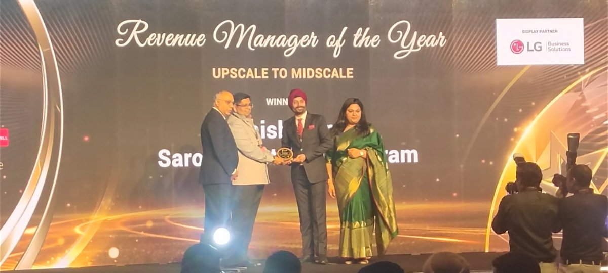 🏆 Sarovar's Pride at Hotelier India 2023! Sunil Raparia, Budget-Mid Scale Chief Engineer. Vishal Baid & Srinivas Ganduri, GMs of Year. Ashish Uppal, Top Revenue Manager. #SarovarExcellence #HospitalityAwards