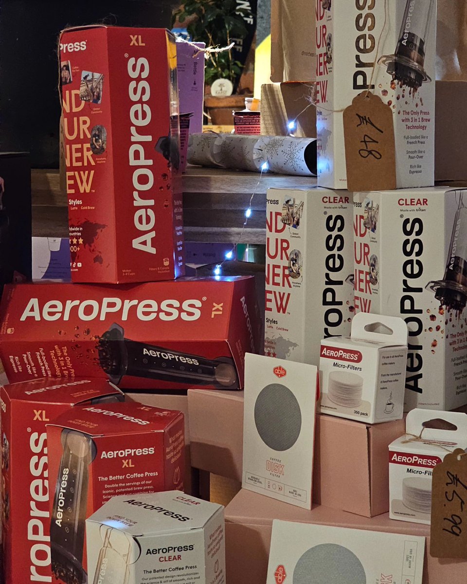 ✨️Festive Pop-Up Shop ✨️

Our Festive pop-up shop is now open at our roastery! Shop last-minute gifts with expert advice from the team 🙌

Open Monday - Friday from 8am-4:30pm, until Friday 22nd December 🗓

See you soon 🎁

More info here ➡️ deargreencoffee.com/blogs/news/our…