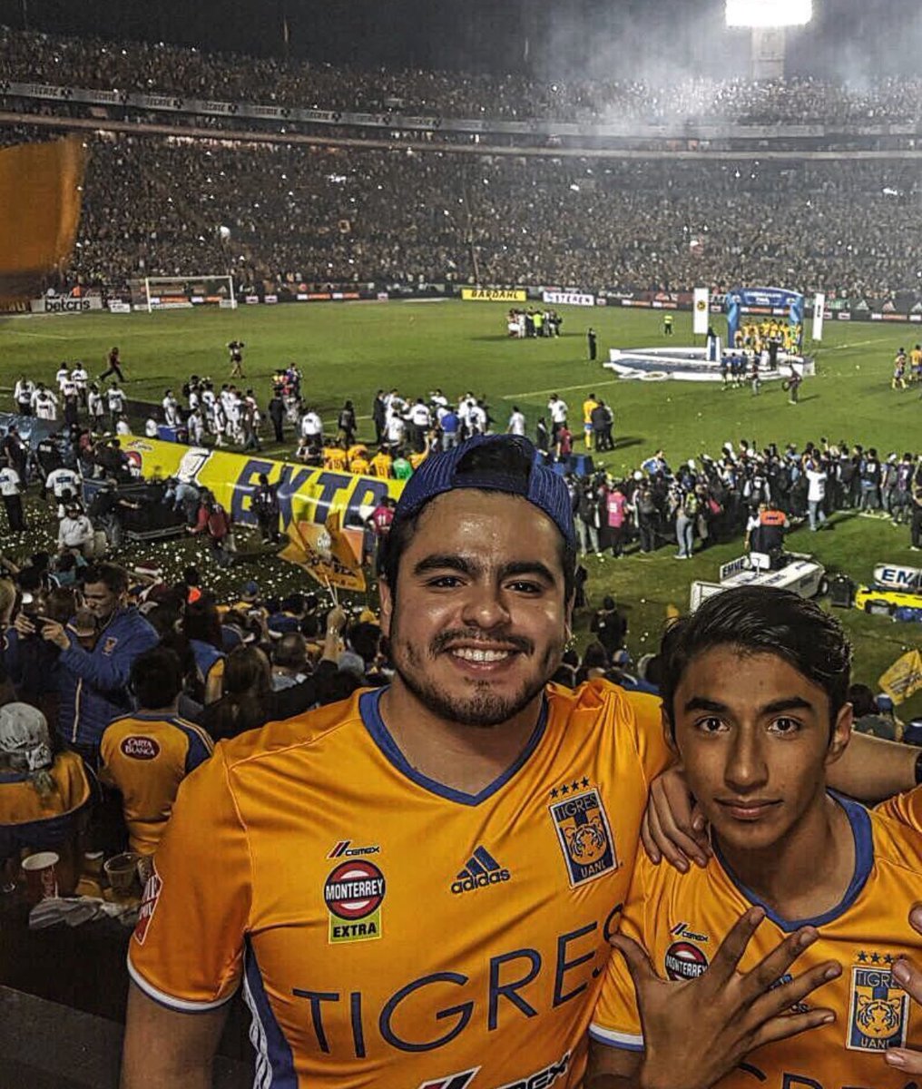 BlaxXxoid's tweet photo. @TigresOficial @CervezaTecate #CervezaOficial @TigresOficial @CervezaTecate 

No se nota, pero un día antes conseguí boletos y no fui de vacaciones con mi familia para ir al mejor partido de la vida. De la celebración y gritos me lesioné la espalda, que tuve que ir a rehabilitación por un mes :)tqm tigres🐯 https://t.co/CfOVXcu4Qh