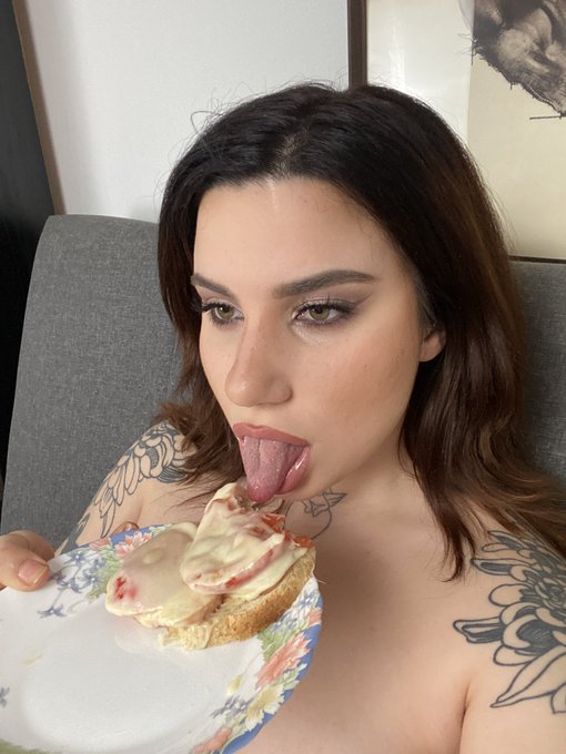 31 DAY VIDEO MARATHON! Only this December I will be posting a long video to my feed for my @realloyalfans