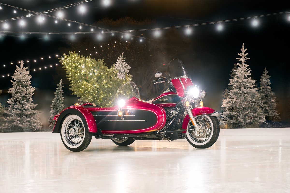 Holiday hauler.​

Season's greetings from Prism Supply's custom 2023 Electra Glide Highway King complete with Champion sidecar.​

#HarleyDavidson #IconsCollection #HighwayKing #Christmas