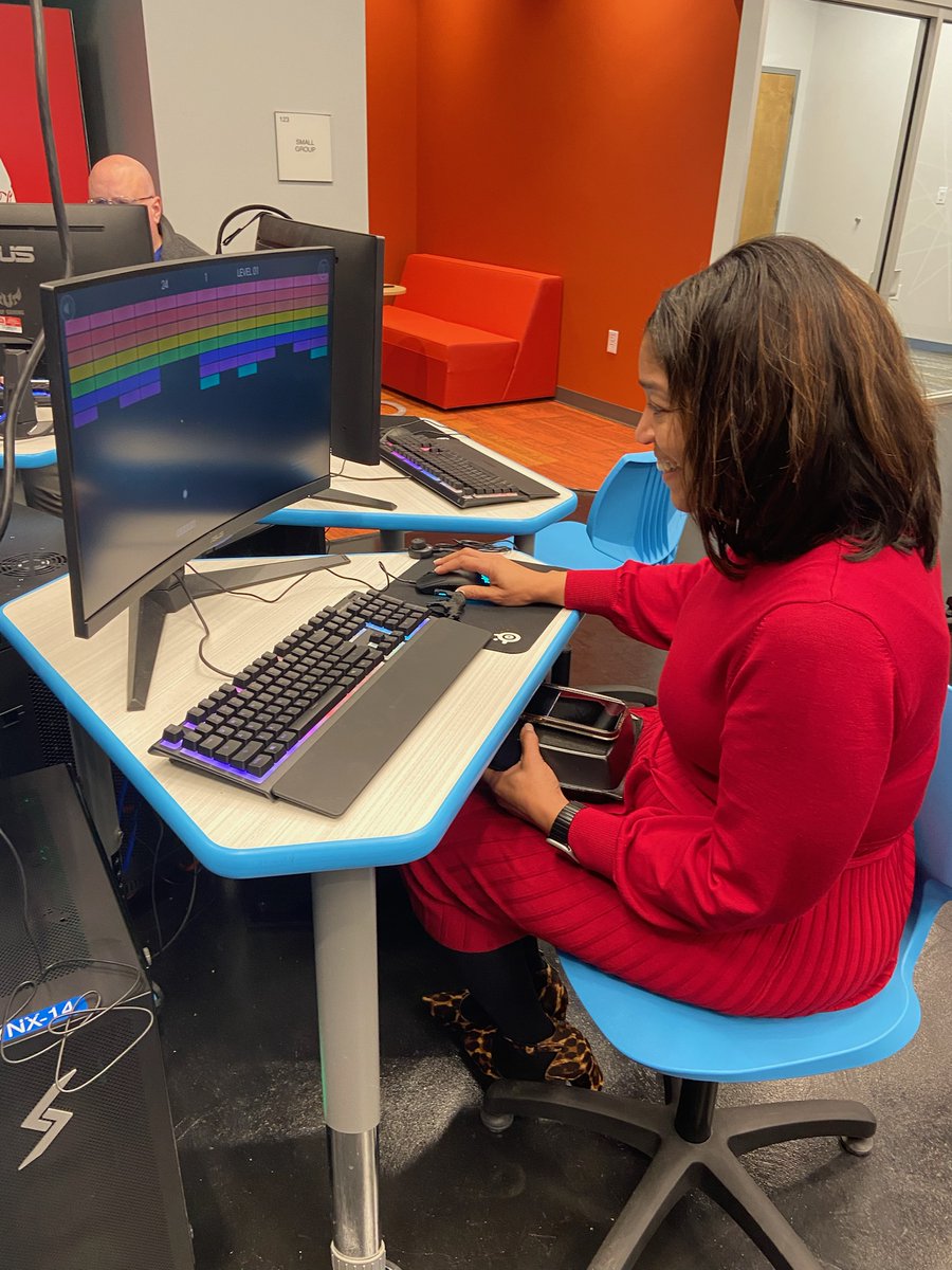 Our brand new Lynx Den hosted an event for staff and board members to see, hear, and participate in STEAM activities. UVA Superintendent @qtimoll took her turn in the gaming section! #innovativeeducation #empoweredstudents