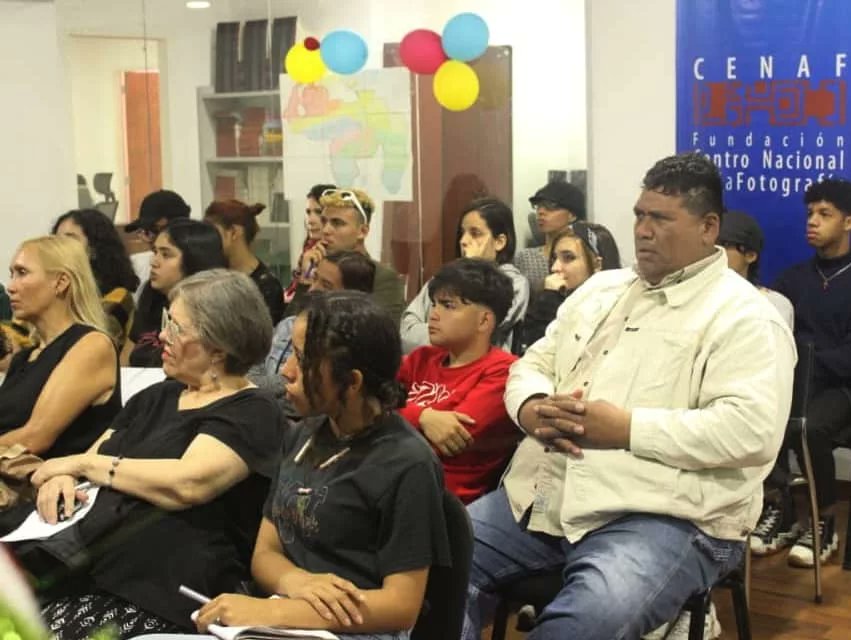 CENAFotografia's tweet image. ✨ 𝗖𝗲𝗻𝗮𝗳 𝗶𝗺𝗽𝗮𝗿𝘁𝗶𝗼́ 𝗧𝗮𝗹𝗹𝗲𝗿 𝗱𝗲 𝗦𝗲𝗺𝗶𝗼𝗹𝗼𝗴𝗶́𝗮, 𝗛𝗲𝗿𝗺𝗲𝗻𝗲́𝘂𝘁𝗶𝗰𝗮 𝘆 𝗠𝗼𝗿𝗳𝗼𝘀𝗶𝗻𝘁𝗮𝘅𝗶𝘀 𝗙𝗼𝘁𝗼𝗴𝗿𝗮́𝗳𝗶𝗰𝗮 ✨

✍️@pulidoavilan

📰Nota informativa en nuestro Instagram 👇
instagram.com/p/C0zhVcEOrED/… 

#SomosLoAfirmativo