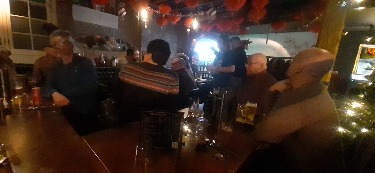 London IC Christmas do
Complete with <a href="/James1940/">James Holland</a> <a href="/almurray/">Al Murray 🇺🇦</a>