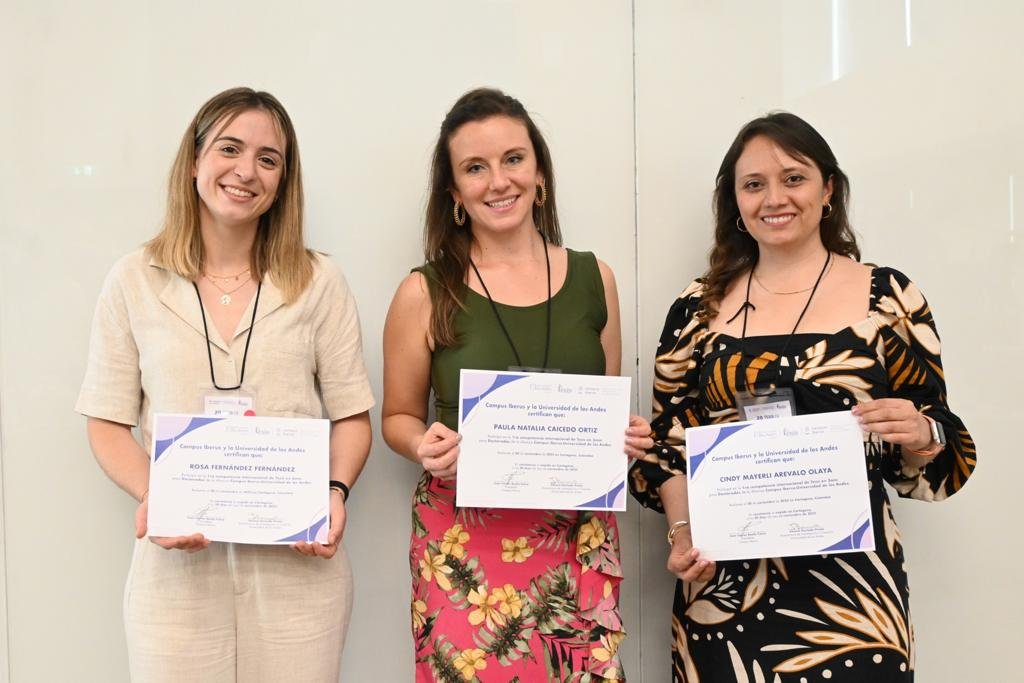 UniJaveriana's tweet image. #OrgulloJaveriano | Paula Natalia Caicedo, estudiante del doctorado en Ciencias Sociales y Humanas, y Cindy Mayerli Arévalo, estudiante del Doctorado en Ciencias Biológicas, obtuvieron el primer y segundo lugar del concurso "Tesis en tres minutos de @Uniandes".
