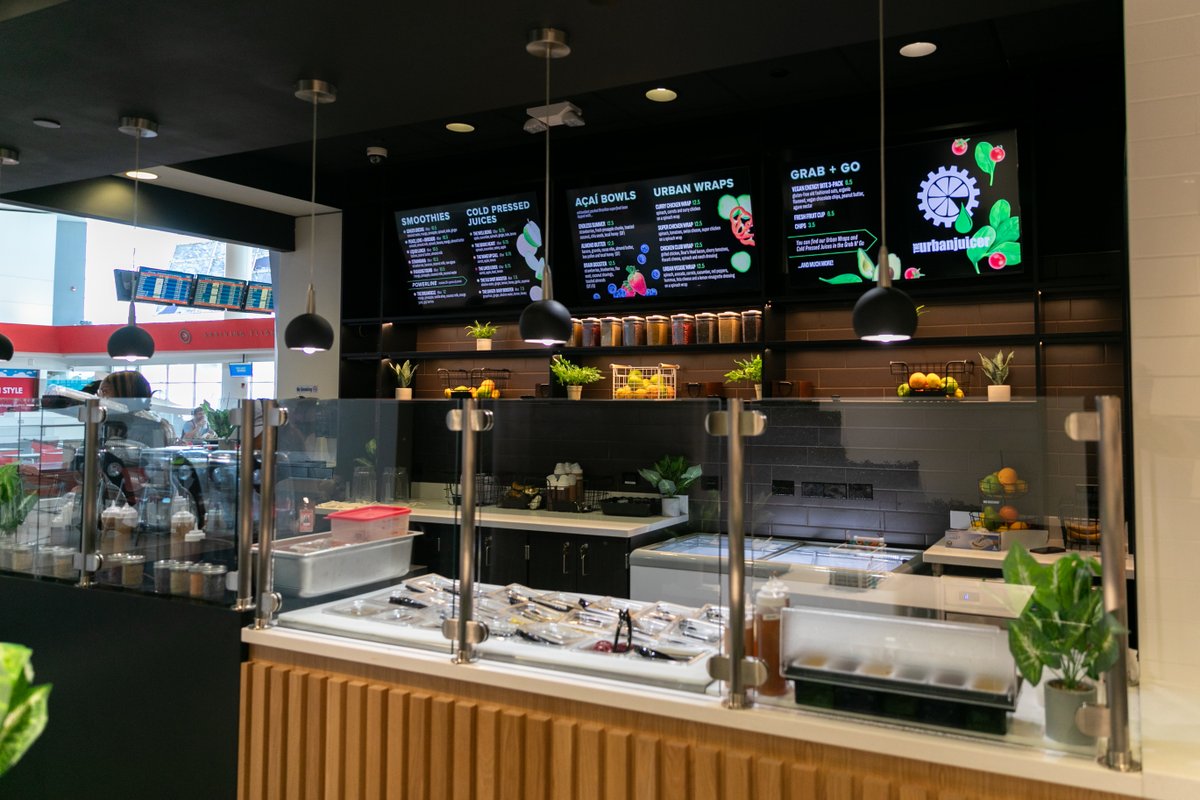 ICYMI: On December 6, @PHLFoodandShops and #PHLAirport celebrated the ribbon cutting of Urban Juicer in Terminal F. Urban Juicer, which is operated by SLA Worldwide, offers fresh smoothies and natural grab-and-go meals and snacks. Read more: phl.org/newsroom/urban…