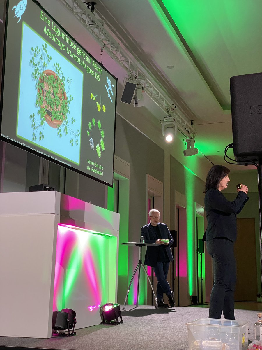 Eine Leguminose 🫛auf der Reise zur #ISS 🚀⭐️🍀Heute bei #HerrenhausenLate live in Hannover oder hier im #Livestream volkswagenstiftung.de/de/veranstaltu…