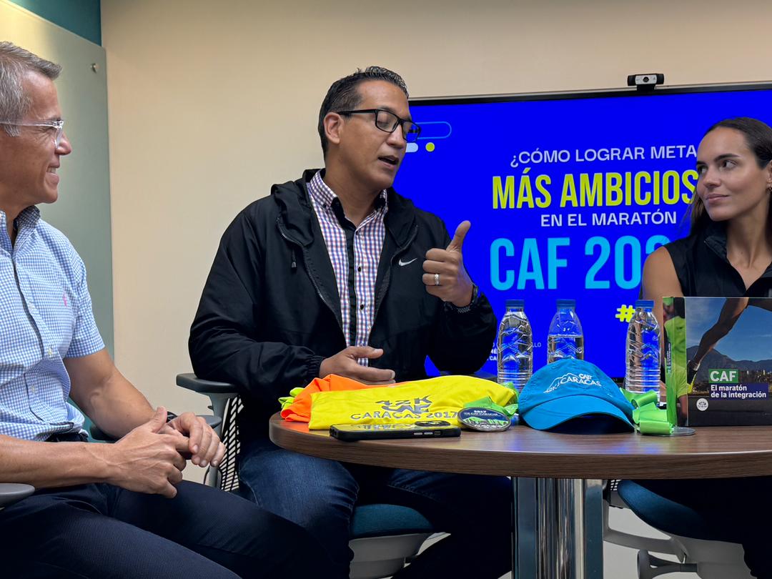 maraton_CAF's tweet photo. @AgendaCAF Pedro Cárdenas y Val Viéitez coinciden en estas recomendaciones:
1⃣Tener asesoramiento.
2⃣No esperar a enero.
3⃣No dejar de entrenar.
4⃣Reportar todos los entrenamientos.
5⃣Cumplir con los ejercicios de fortalecimiento.
6⃣Tener una alimentación específica.
#Retate 🥇 https://t.co/HHFxLiL4Z7