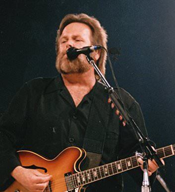 Carl Wilson on stage in 1996. A year before his last Beach Boys concert 😢