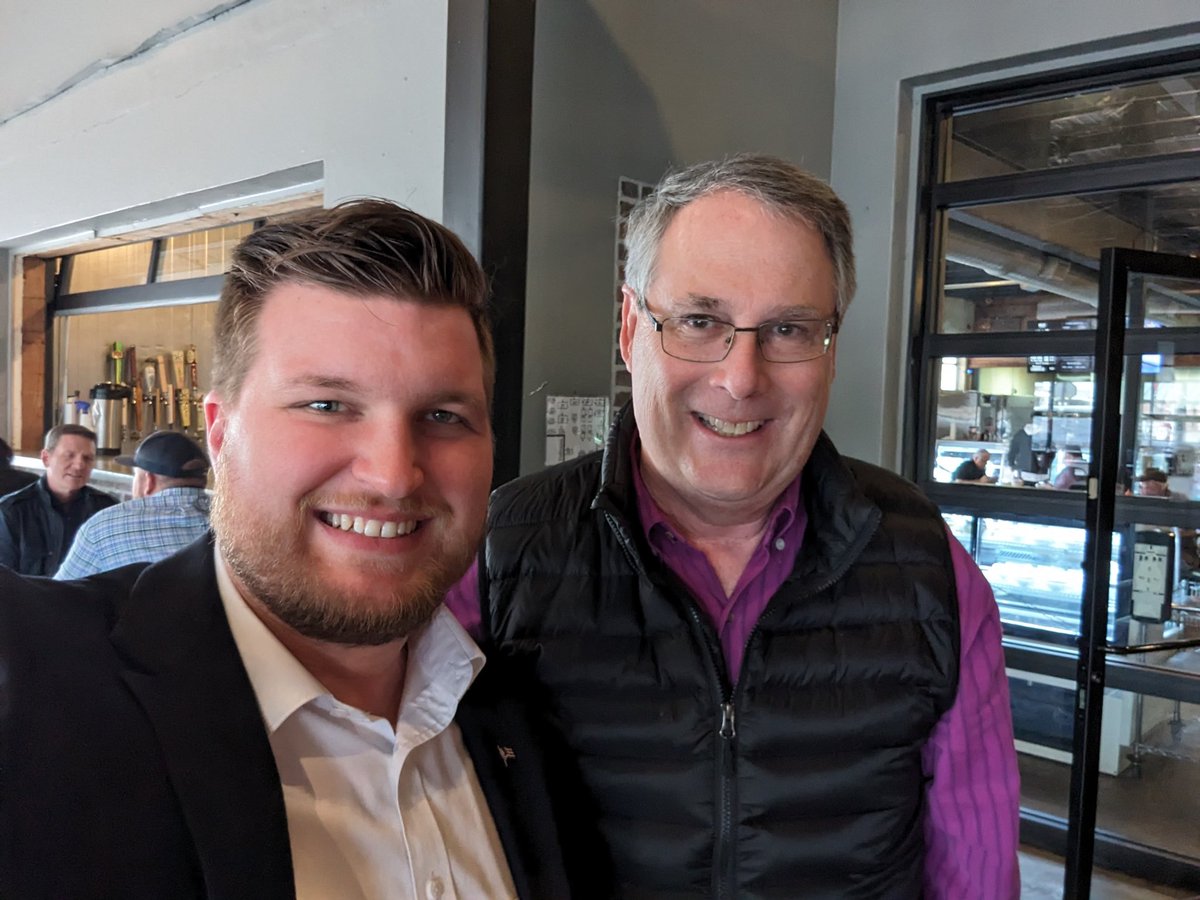 Lunch with Bill York today at Miller's Smokehouse. Talked about West Point (@WestPoint_USMA), leadership, the Army, and what we need to revive this country.

Thanks for the support.

#OldGrads #DutyHonorCountry