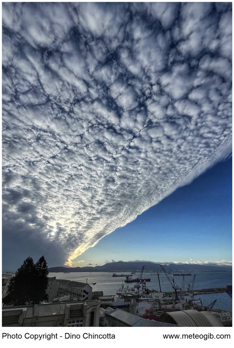 #Gibraltar - 13/12 - that fabulous cloud clearance later today had MeteoGib's followers snapping away - this great shot comes from follower Dino @DinoChincotta