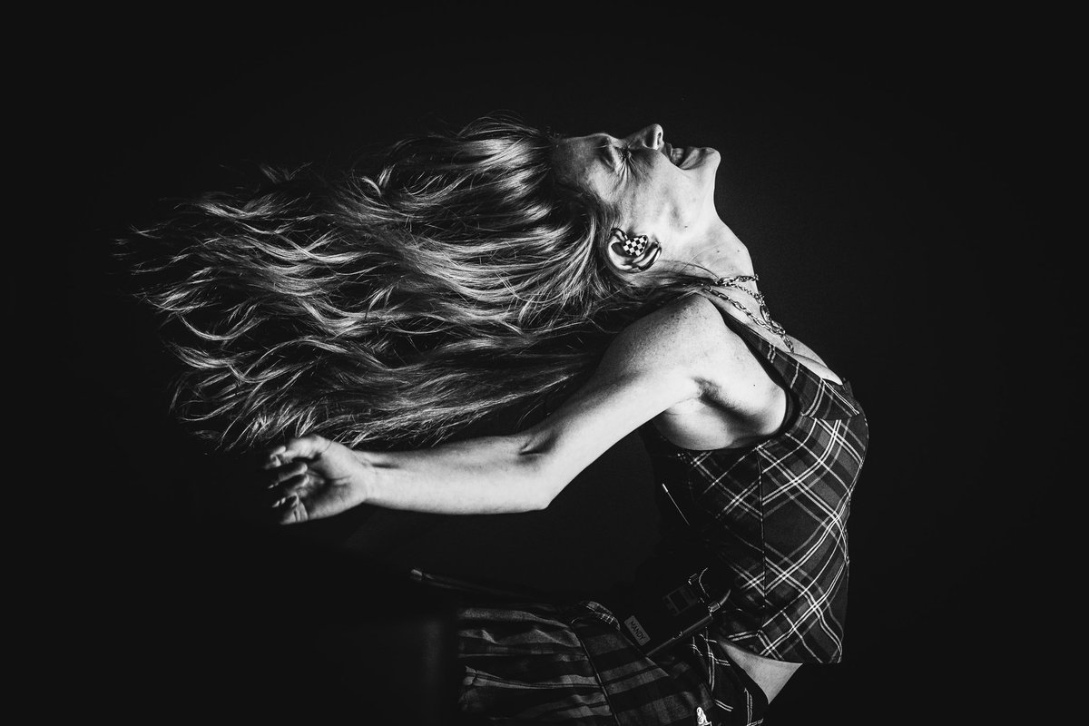 .<a href="/MisterWives/">MisterWives</a> in monochrome 🖤 | <a href="/mistermandylee/">Mandy Lee</a> &amp; co are the real deal and need to be experienced live by everyone 

12.7.23
📸: <a href="/joshdruding/">Josh Druding</a> 

more photos: instagram.com/p/C0zg9qsvtRb/…