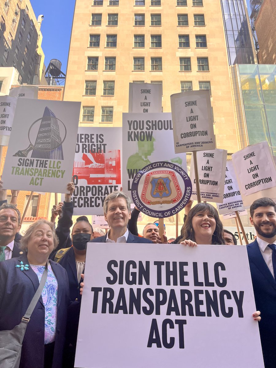 NEW: The LLC Transparency Act has been delivered to @GovKathyHochul. She now has 10 days to sign, veto or offer chapter amendments. The bill passed w/ bipartisan support and has been endorsed by @NewYorkStateAG, @NYSComptroller, 3 DAs, @timesunion ed board, @NYHTC + more. 🧵