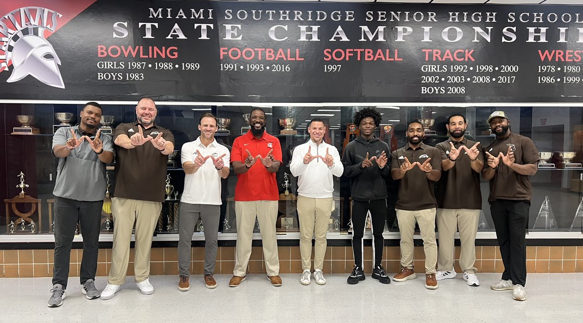 Southridge Football Pride. We would like to sincerely thank @WMU_Football @WMUBroncos @CoachLT39 Head Coach Lance Taylor and Staff for coming to @southridge and evaluating our student athletes #RidgeUp #CollegeFootball #305 #Blessed #RealStudentAthletes #Recruiting #Highschool