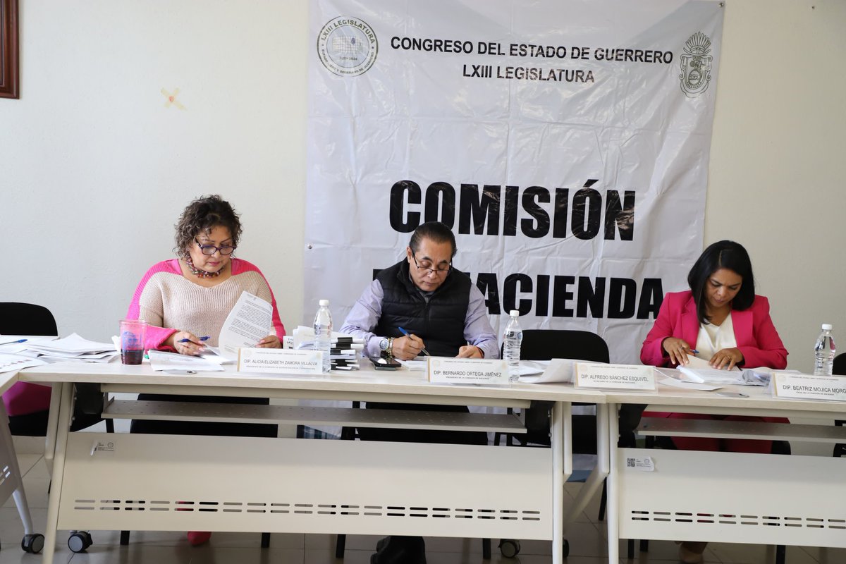Nos encontramos sesionando en la Comisión de Hacienda, dando trámite a las Leyes de Ingresos y tablas de Valores de los Municipios.
Te deseo bonita tarde de Miércoles.
Congreso del Estado de Guerrero.