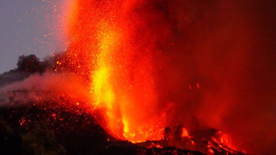 El volcán de La Palma emitió el doble de CO2 en 86 días que Canarias en todo 2020. elapuron.com/noticias/socie…

#LaPalma #volcancumbrevieja #Tajogaite #CO2  #Canarias #posvolcan