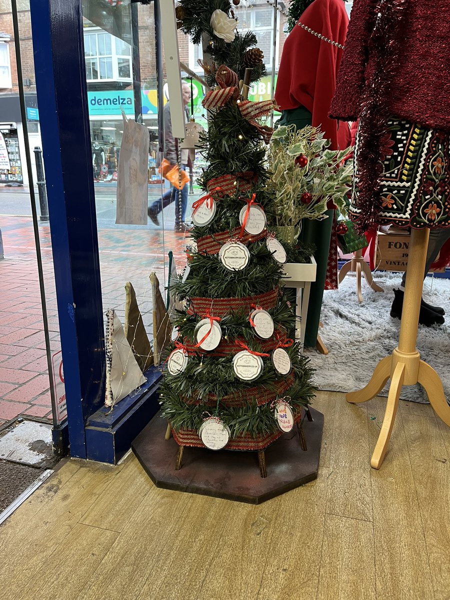 I took our #Neurocafe #Tonbridge #ChristmasTree to be displayed at entrance of <a href="/MindCharity/">Mind</a> shop, Tonbridge. Messages from our Neurocafe community &amp; <a href="/WestKentMind/">West Kent Mind</a> Solace cafe community. @communityneuro <a href="/LifeHealthFdn/">Lifestyle Health Foundation</a> <a href="/DemFriendsTon/">Tonbridge DFC</a> <a href="/TonbridgeCastle/">Tonbridge Castle</a> <a href="/TonbridgeTownTe/">Tonbridge Town Team</a> <a href="/TomTugendhat/">Tom Tugendhat</a>