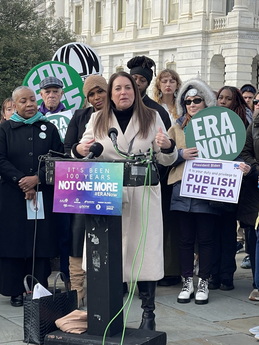 “Every Member of Congress MUST sign the ERA discharge petition.” – <a href="/KaseVirginia/">Virginia Kase Solomon</a> of <a href="/LWV/">League of Women Voters of the US</a> speaking at today’s #ERA100 rally. Sign @eracoalition's petition: bit.ly/3RFqBDD
 
#ERANow #ERACoalition