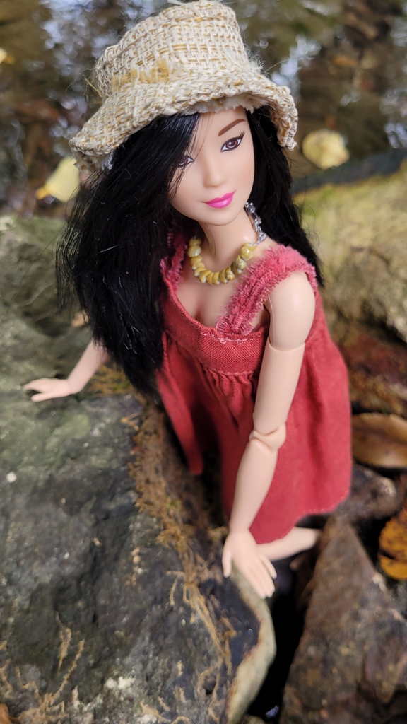 ☀️ Add a Splash of Sunshine to Your Doll Sun in the Stream River Shell Choker! ☀️

#shells #shellchoker #barbie #barbiejewelry #barbiejewllery  #necklace #necklacependant #pendant #beads #beadsjewelry #gold #sun #jewelry #beadnecklace #sunnecklace #toy #toynecklace #collection
