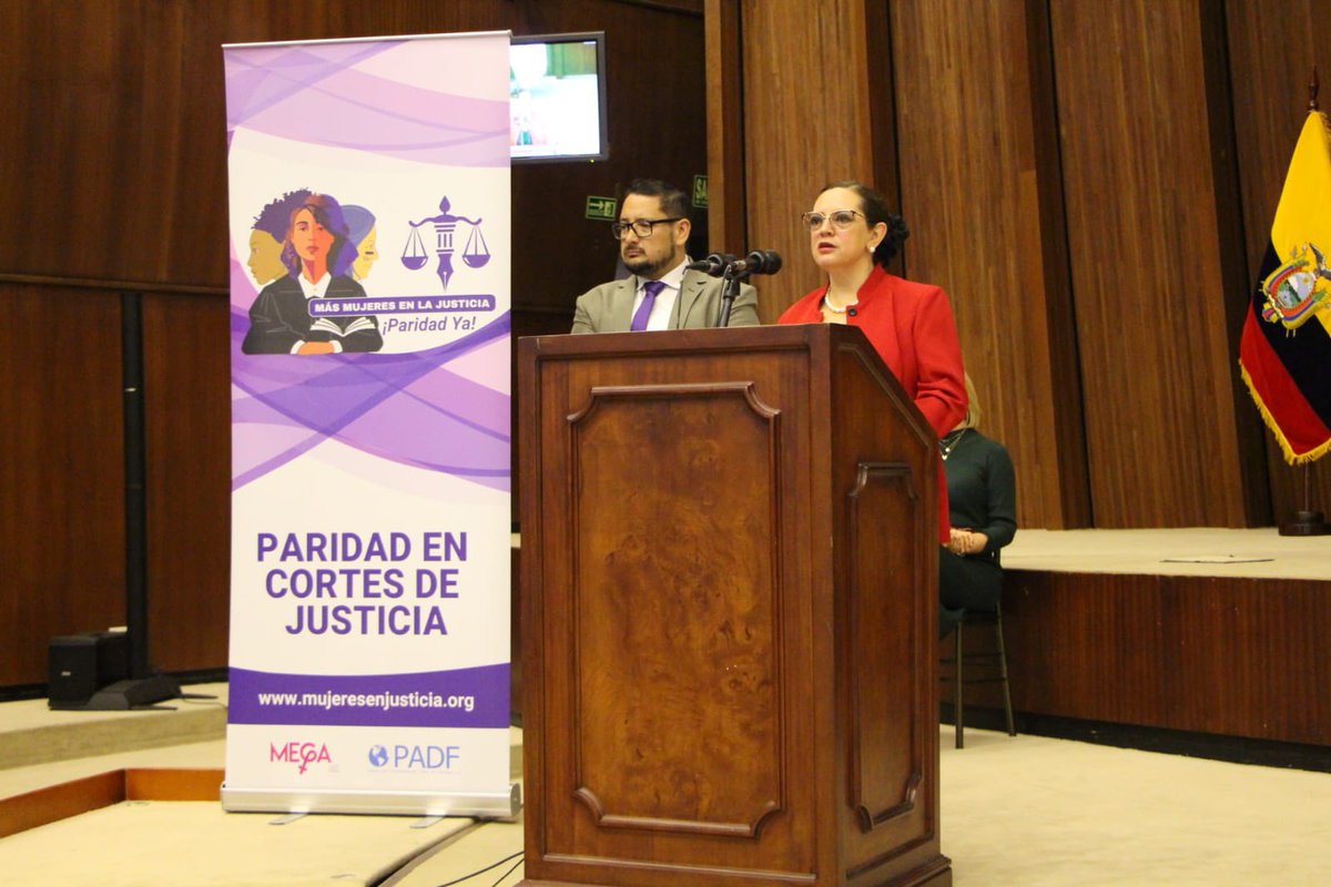CorteNacional's tweet photo. @ivansaquicela @EnmaTapiaRivera @mechascaicedo @SamnoMacias @Presidencia_Ec 🟣 La jueza de la @CorteNacional de Justicia, Daniella Camacho, entrega la propuesta de reforma normativa para alcanzar la paridad de mujeres autoridades en las Cortes de Justicia del #Ecuador a @DiegoMatovelle, vocal del CAL de la @AsambleaEcuador. https://t.co/NCZqIBMKfs