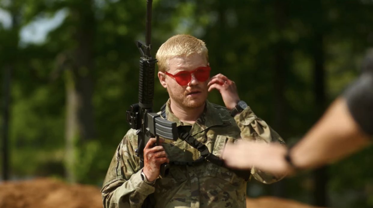 Phenomenology on X Odd symbolism in the new film CIVIL WAR. The bad guy is blonde and the red glasses replace a red ball cap. https t CeEiEoJoiy X