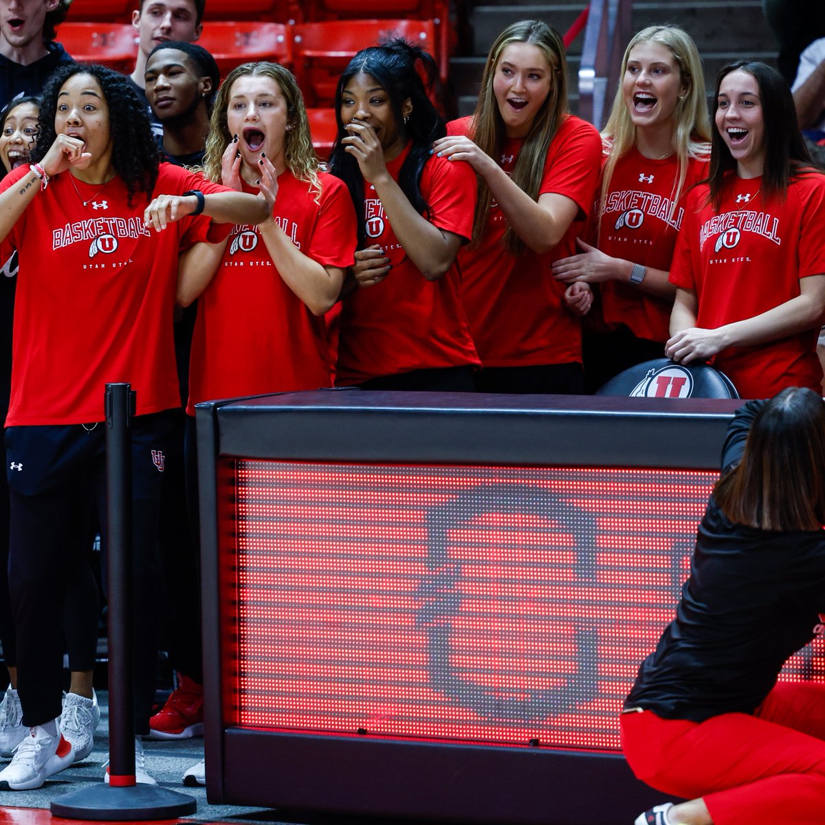 IT'S A GREAT DAY TO BE A UTE! Utah wbb 🤝 @UtahCrimson Each of our domestic student-athletes will have their choice of a 2024 Dodge Ram or Jeep Grand Cherokee courtesy of the Crimson Collective. #GoUtes