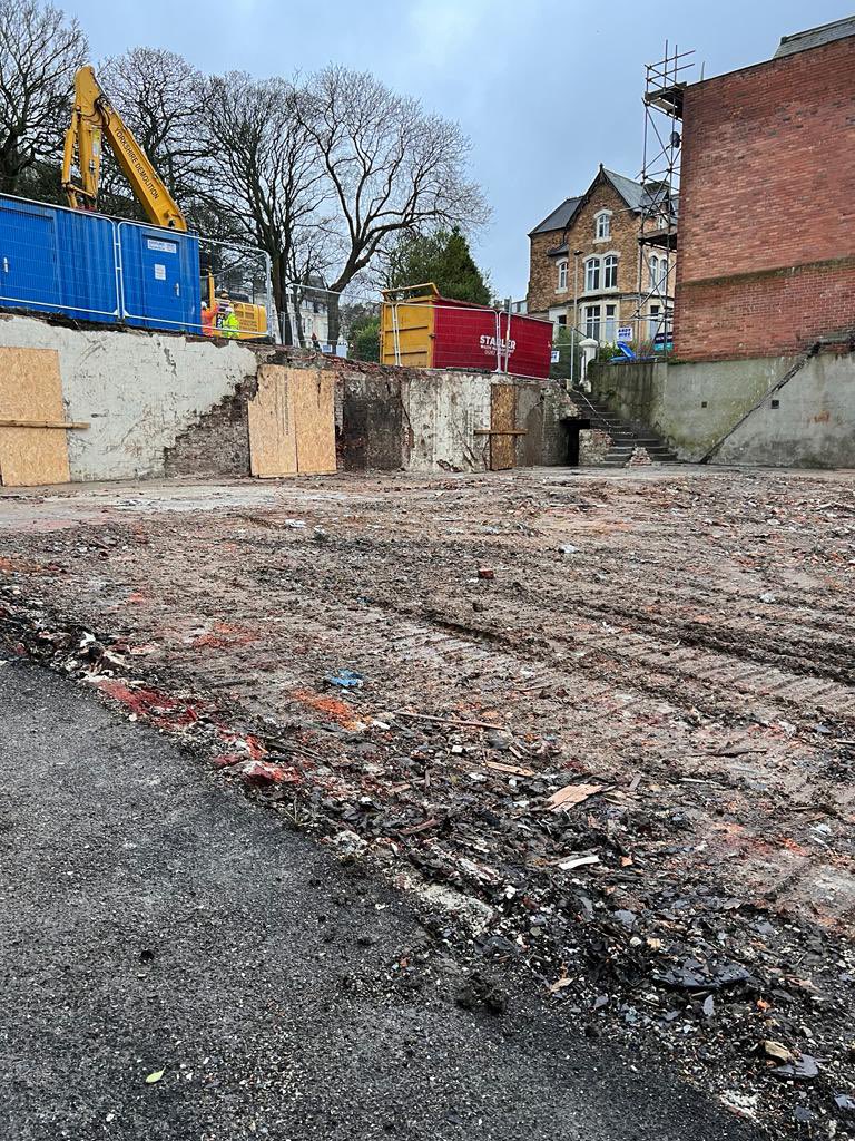 So there we have it…fire damaged hotel in Scarborough brought down safely. Great job by the Yorkshire Demolition team. Superb effort. Thanks also to Conrad on the ‘big lad’. Off to the next one!#demolition