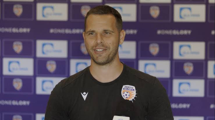 M1D3V's tweet photo. If there’s an A-League Access I would watch, it would be about Glory’s Alex Epakis. 

Everything he’s sacrificed, and done to get to where he is today - Canberra United assistant coach, Sydney University head coach - took a gamble to move west, and has got a team of legends who believe in what he is doing. 

I promise you if he has the City/Sydney FC job - people would be saying he should be the next Matildas head coach.
