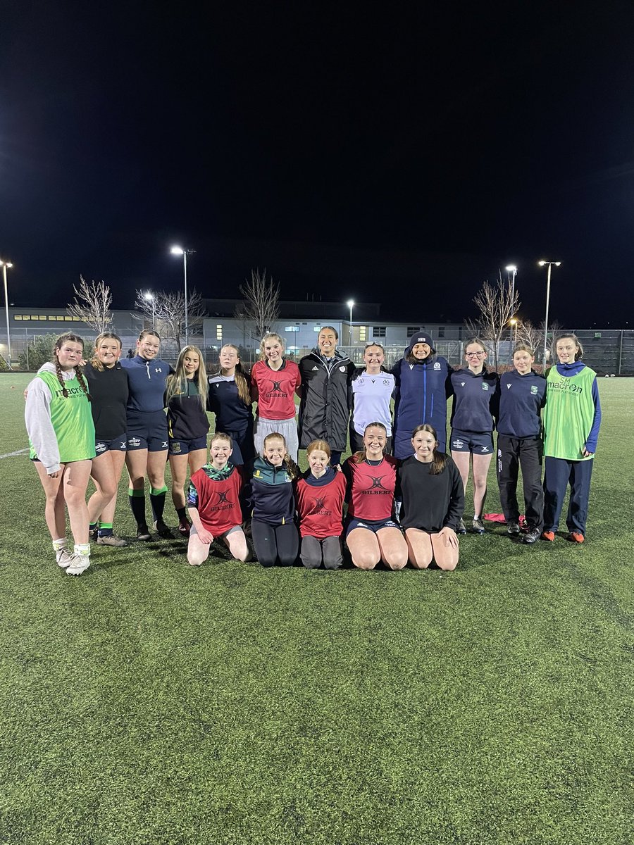 Thanks to @RhonaLloyd96 and @lisathomson10 for taking our last training session of the year. Best start to Christmas we could ask for💙💚. @BmuirSports