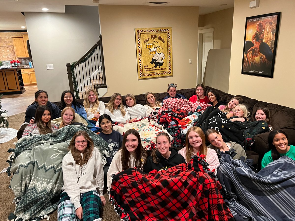 2008G Navy took time during their team holiday party to make blankets they could donate to a local charity!  We are proud of these girls for stepping up to support those in need within their community. ⚽️🔥. #FireFamily #BeyondThePitch #CommunityService