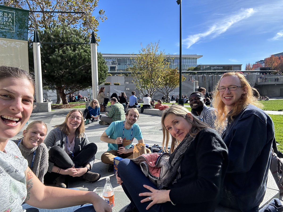 We’re enjoying blue sky!  It’s lunchtime at Yerba Buena Park in between sessions at #AGU23