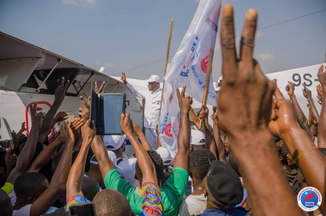 coalitionlamuka's tweet photo. C’est le moment !
À Nioki le vent du changement apporté par le candidat de la cohésion nationale @MartinFayulu souffle très fort.
#MAFA21 #CongoEkoloMoko https://t.co/EdSNmgFvjD