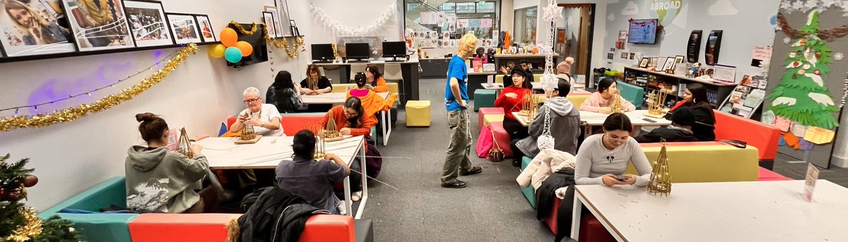 kerry_truman's tweet image. todays #NTUmakers session went very well over at the @TrentUni @NTUGlobalLounge.. a good turnout for each session and some EPIC willow Christmas trees made by everyone who joined us.. thanks to @NTUcreated for the invite.. #NTUcommunity #sharetolearn 🙌