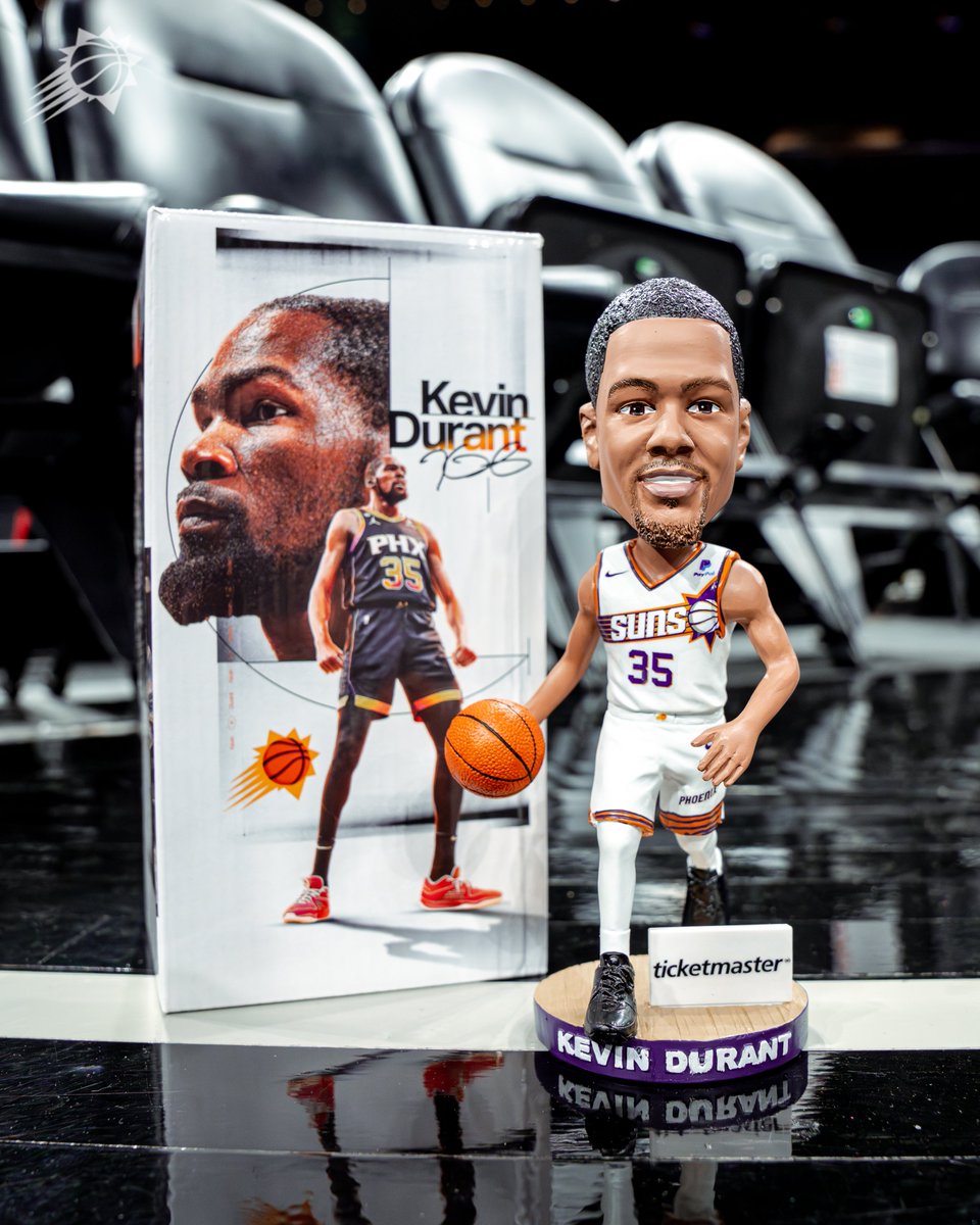 Suns's tweet image. 🚨 IT'S KD BOBBLEHEAD NIGHT 🚨

Be one of the first 5,000 fans in attendance tonight and receive a Kevin Durant bobblehead, courtesy of @Ticketmaster!

🎟️ Get your tickets: bit.ly/41ovc0o