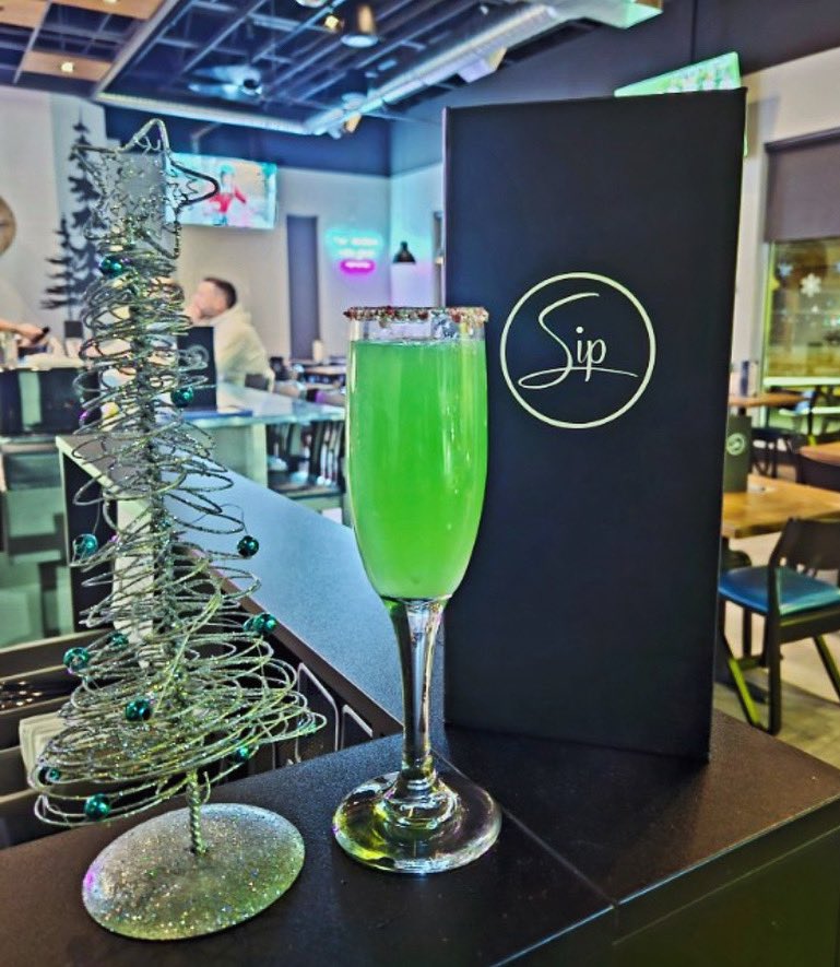 AndSliders's tweet image. 💚❤️ GRINCH mimosa ❤️💚