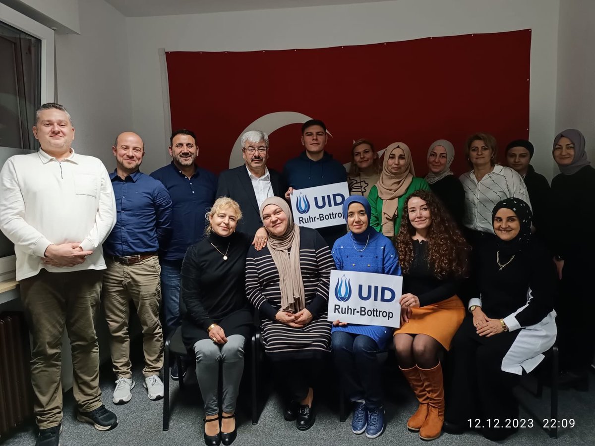 UIDBottrop's tweet image. UID Ruhr Bottrop Şubesi olarak 12.12.23 Salı
günü UID Ruhr Dortmund Şubesini, IGMG Bottrop 
Ulu Cami, Yazar Amele Haliloviç ve diğer 
misafilerimizi şubemizde ağırladık.