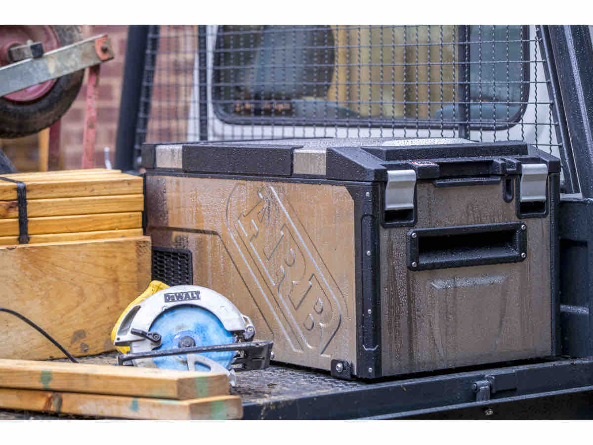 The ARB fridge designed to be out in the elements. Constructed of stainless steel with a fully weatherproof exterior. Tough enough to permanently mount in the back of a truck or UTE, in an SUV, or under a canopy. Cold food and drinks readily available. 

marlincrawler.com/outfitting/fri…
