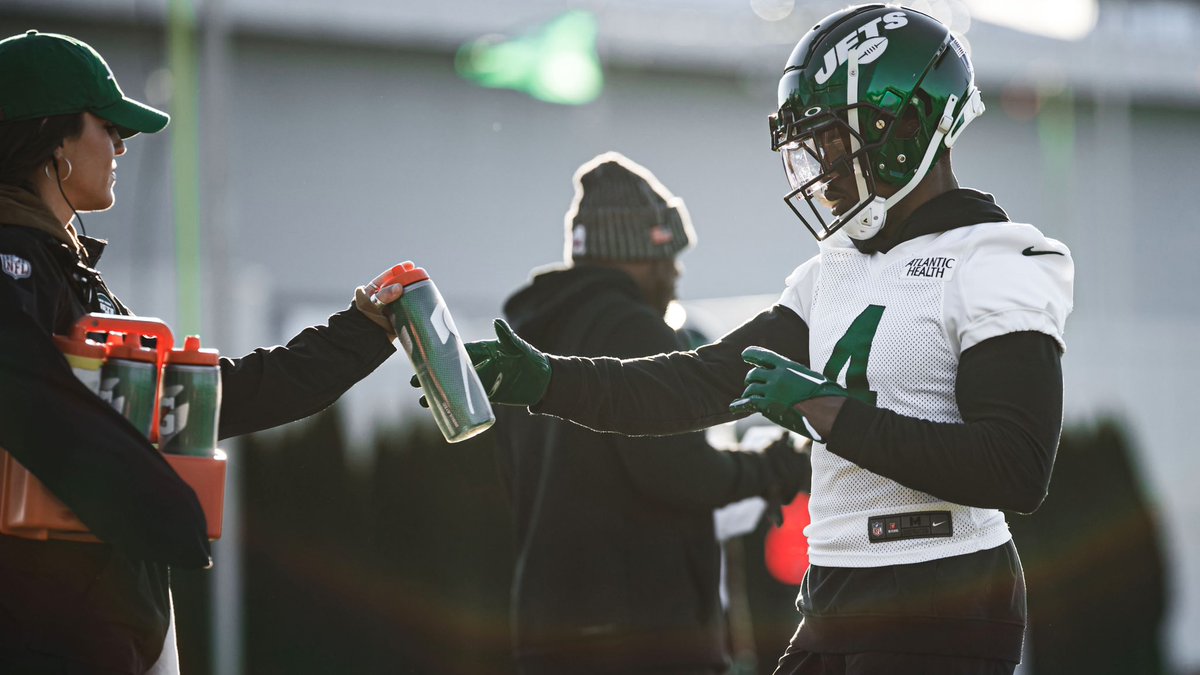 nyjets's tweet photo. Back outside workin’.

#ProBowlVote 
@QuinnenWilliams 
@D7_Reed 
@quincywilliams_ 
@ii_jermaine https://t.co/SaeQC5ok5O