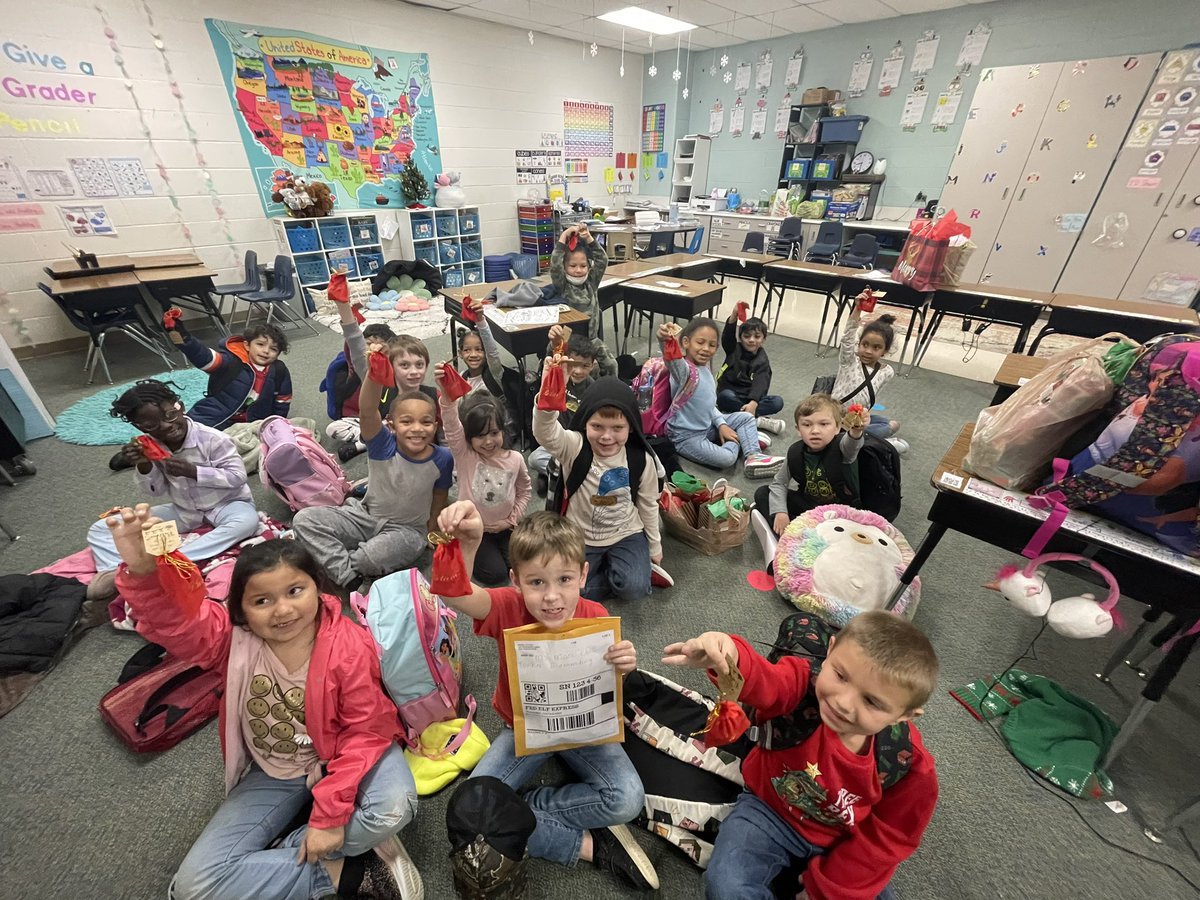 We got a special delivery from the North Pole this afternoon! @WilisSchools