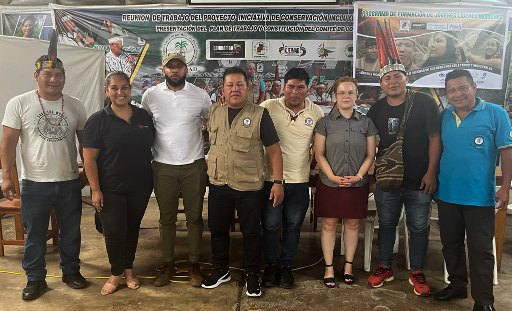 Nuestro Consejero Político, Justin Davis, se reunió en Puerto Maldonado con los líderes de @FENAMAD1 para reafirmar nuestro apoyo a las comunidades indígenas, sus derechos humanos, y sus esfuerzos por proteger el medio ambiente 🇵🇪🌎